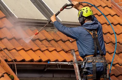 Démoussage et hydrofuge de toiture à Corlay